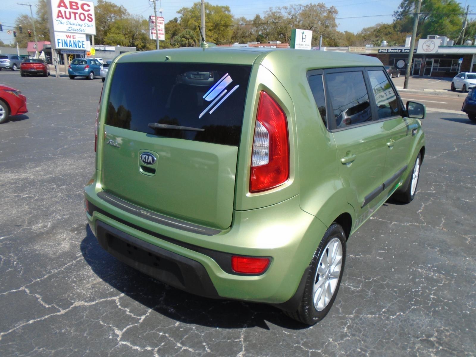 2013 Kia Soul Base (KNDJT2A55D7) with an 1.6L L4 DOHC 16V engine, 5-Speed Manual transmission, located at 6112 N Florida Avenue, Tampa, FL, 33604, (888) 521-5131, 27.954929, -82.459534 - Photo #4